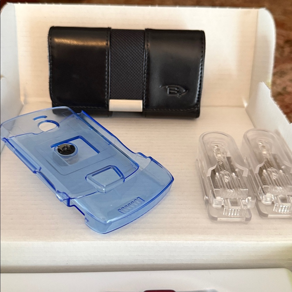 Motorola Silver Flip Phone Motorazr V3a - Picture 5 of 7